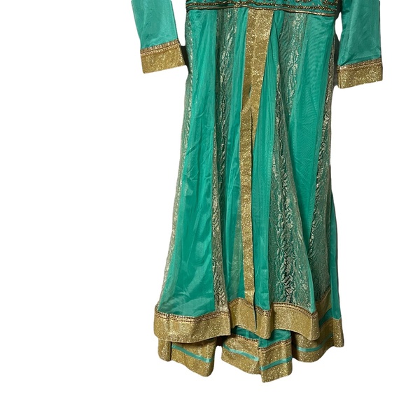 Nepali Indian Dress Arnarkali Kurta embellished - Picture 10 of 12